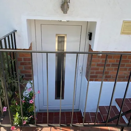 Gemuetliche Moeblierte Souterrain *