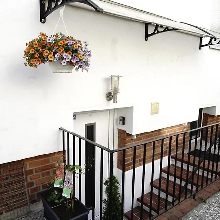 Gemuetliche Moeblierte Souterrain * הנובר