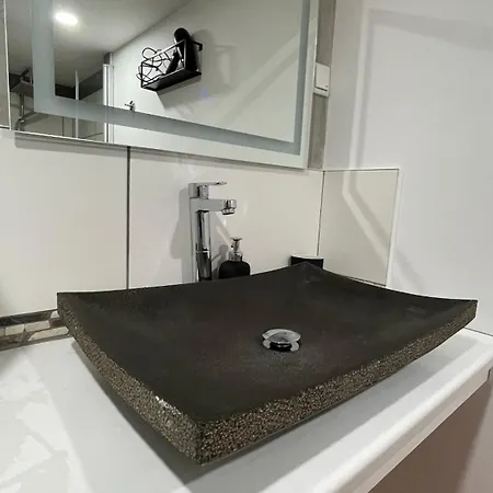 Gemuetliche Moeblierte Souterrain Appartement