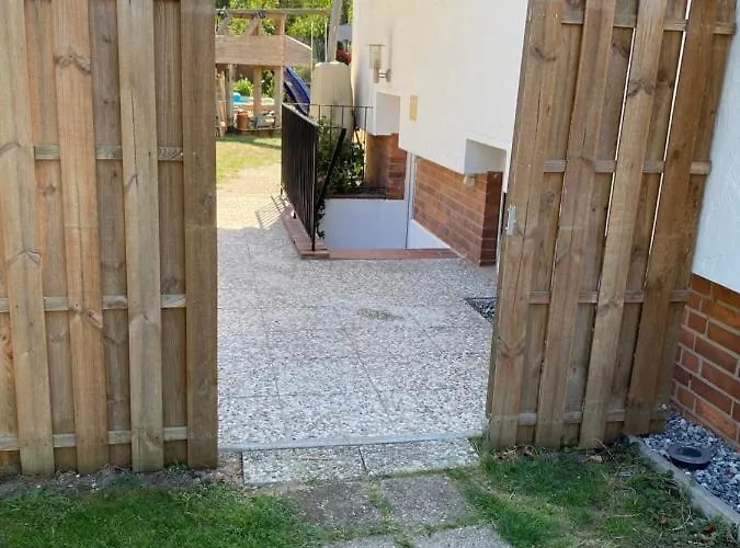 Lägenhet Gemuetliche Moeblierte Souterrain