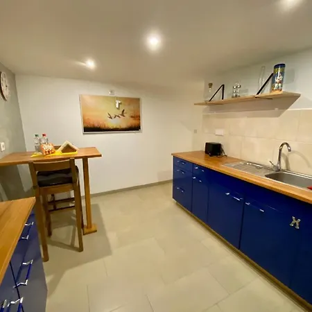 Gemuetliche Moeblierte Souterrain Apartman *