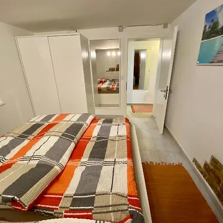 Gemuetliche Moeblierte Souterrain Apartman Hannover