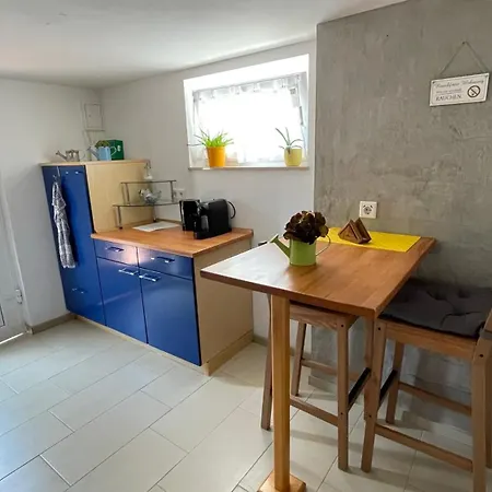 Gemuetliche Moeblierte Souterrain Apartman Hannover