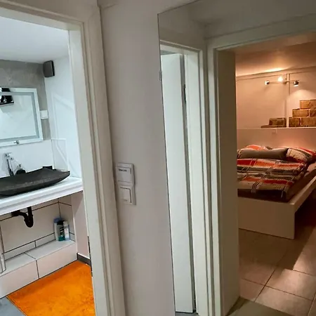 Gemuetliche Moeblierte Souterrain *